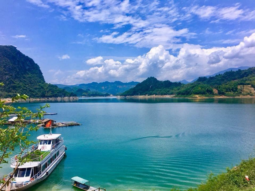 Đánh thức tiềm năng: Hòa Bình đầu tư mạnh mẽ vào hạ tầng du lịch Hồ Hòa Bình Đánh thức tiềm năng: Hòa Bình đầu tư mạnh mẽ vào hạ tầng du lịch Hồ Hòa Bình